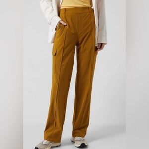 Women Vienna Cargo Athleta Golden Brown Pants for travel or casual size 2
